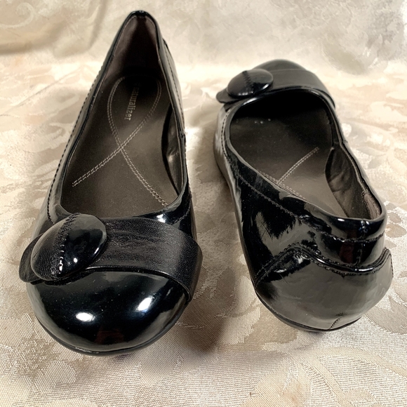 Naturalizer Black Patent Leather Flats with Button - Picture 2 of 3